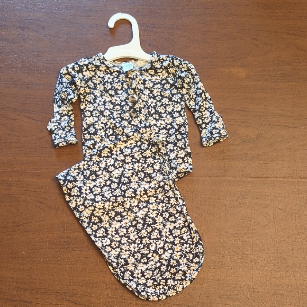 Lou Lou & Company "Mara" Black and White Floral Knotted Sleep Gown NB